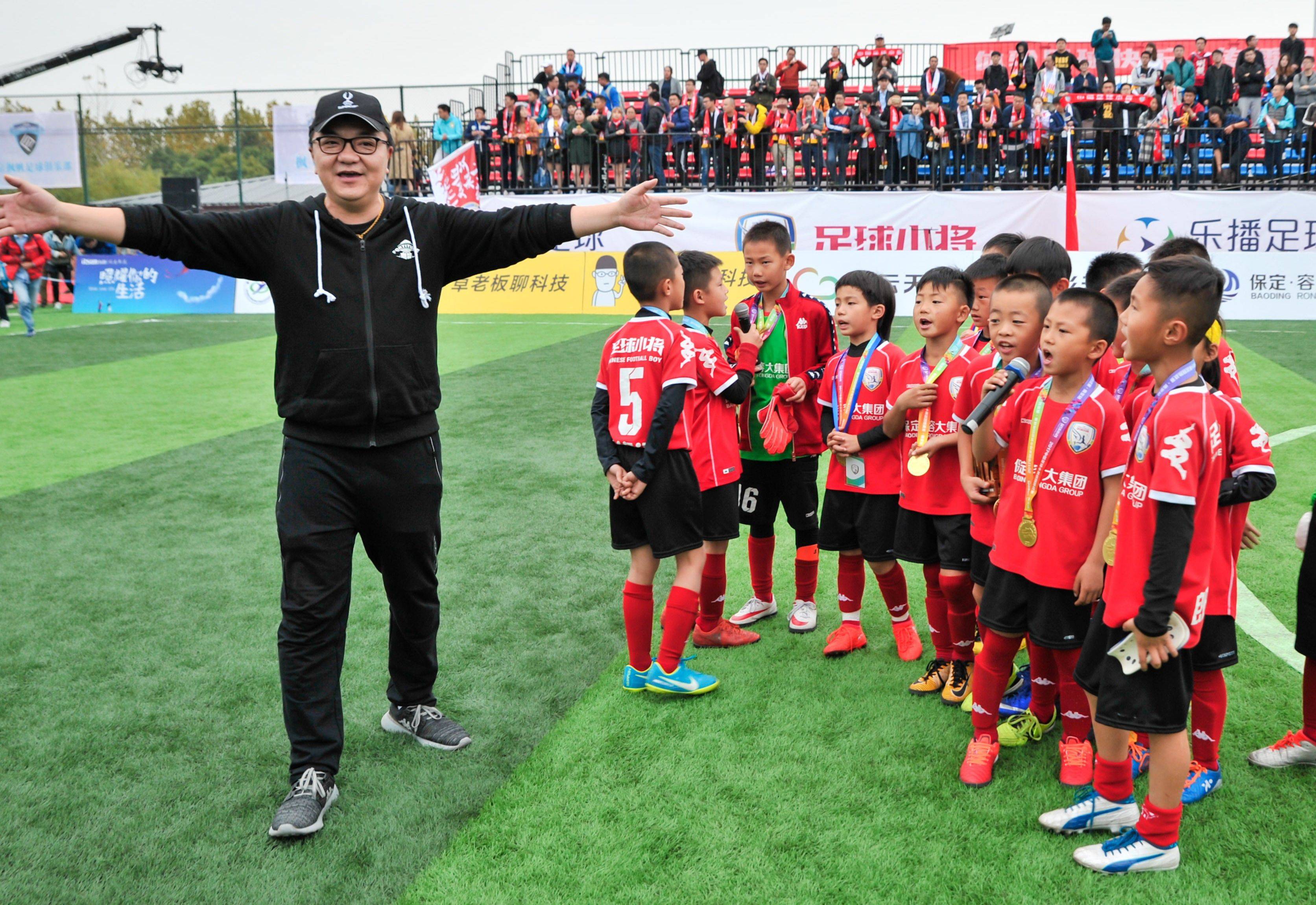 一场中超联赛即将上演，球迷热情高涨的简单介绍