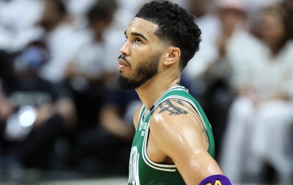 关于塔图姆连续十五场比赛得分超过爆冷，美国队冲击纪录！的信息