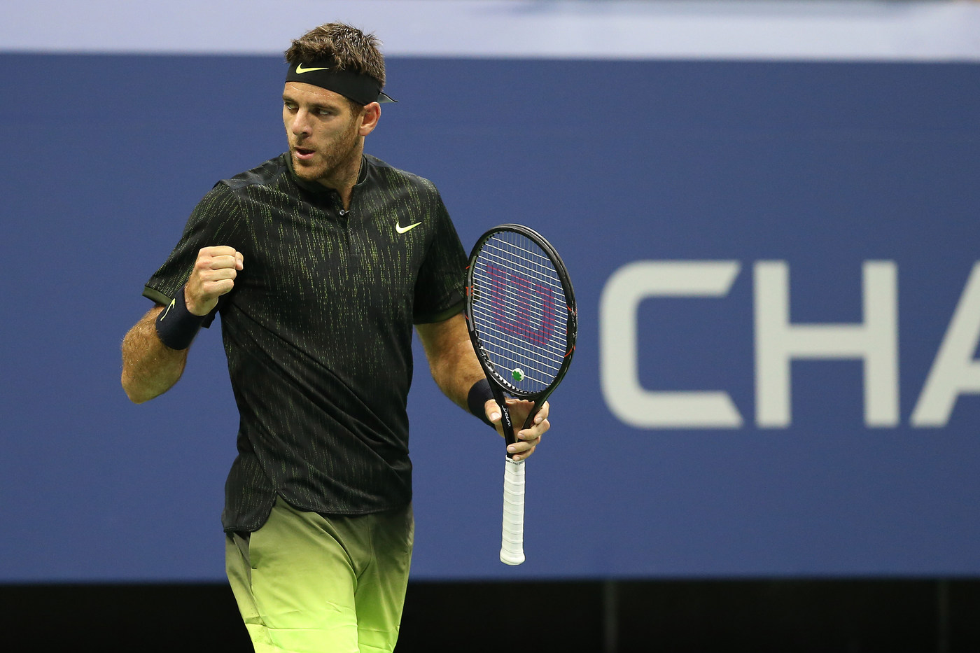 巴黎战胜劲敌费德勒，晋级之路畅通无阻！