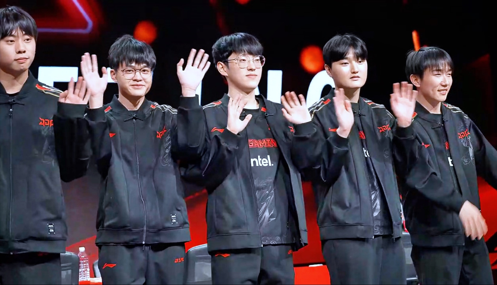 Scout在G2比赛中比分优势明显，问鼎冠军引发热议！